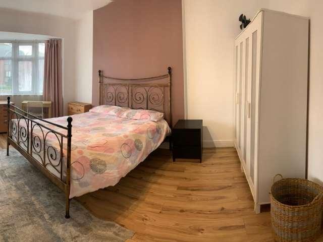 Room for rent in London Borough of Ealing, Greater London