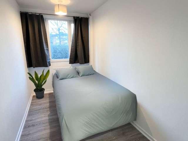 Room for rent in North Kensington, Greater London