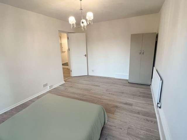 Room for rent in North Kensington, Greater London