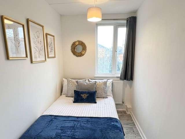 Room for rent in North Kensington, Greater London