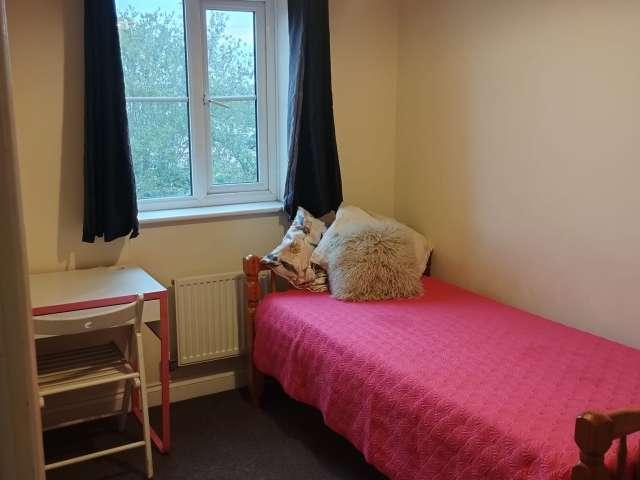 Room for rent in Purfleet, Essex