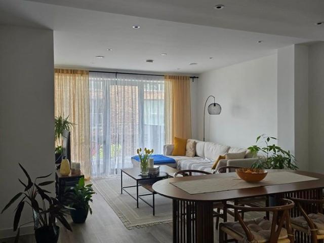 Apartment for rent in Poplar Grove, Greater London
