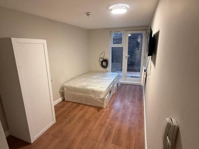 Room for rent in Gants Hill, Greater London