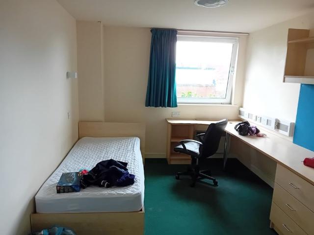 Room for rent in Camp Field, Leeds