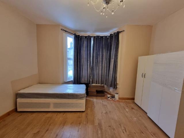 Apartment for rent in Gants Hill, Greater London