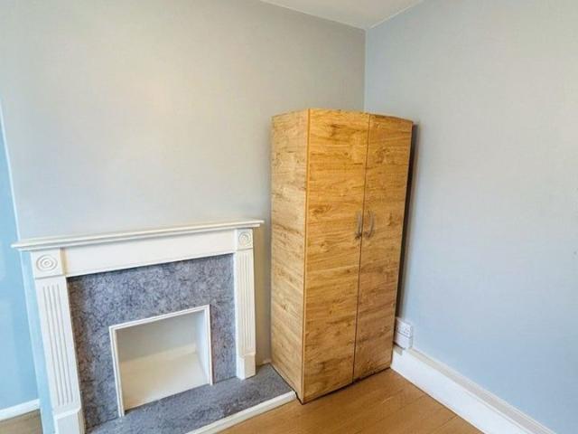 Apartment for rent in Furzedown, Greater London