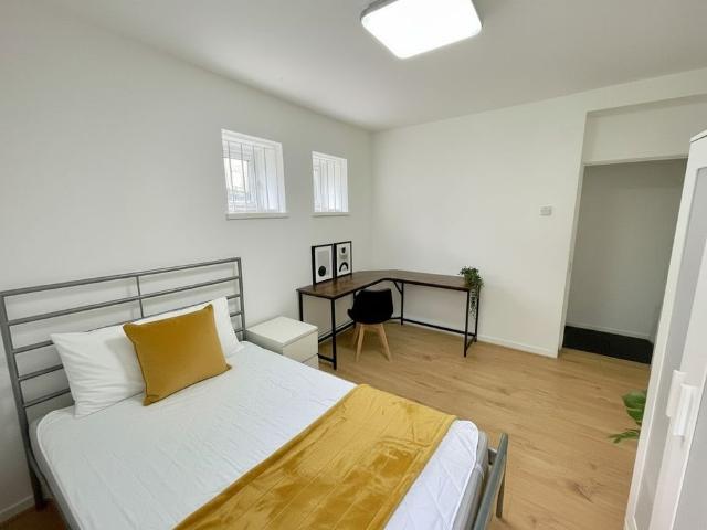 Apartment for rent in Kennington, Greater London