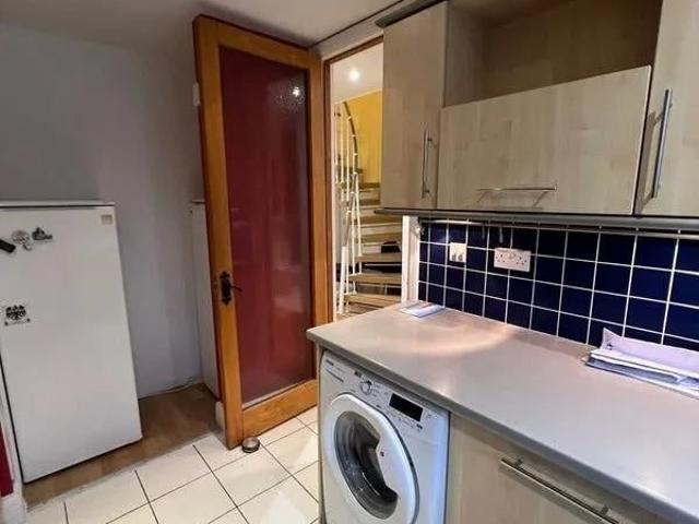 Room for rent in Blenheim Gardens Estate, Greater London
