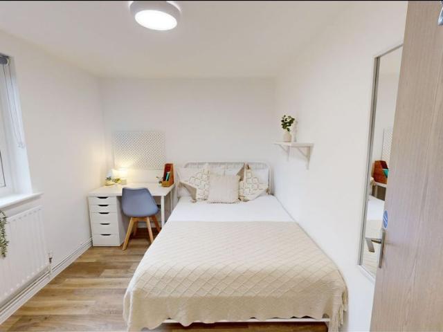 Room for rent in Lenton Abbey, Haddon