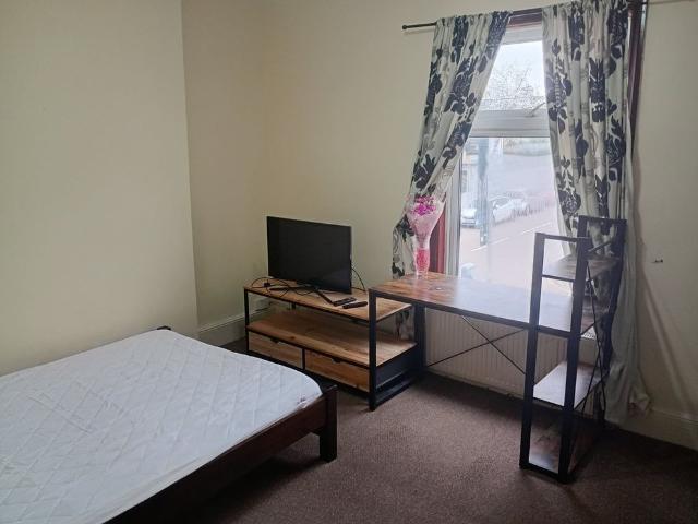 Room for rent in Gants Hill, Greater London