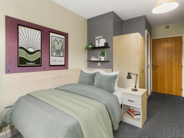 Room for rent in Park Central, Birmingham