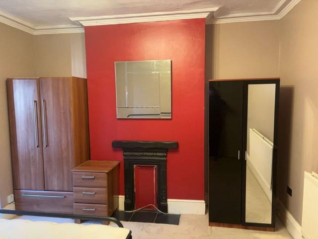 Room for rent in Greenhill, Greater London