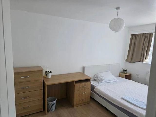 Room for rent in Gidea Park, Greater London