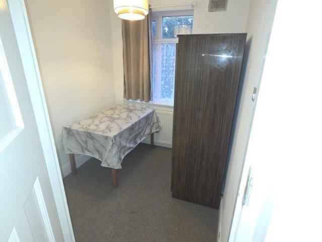 Room for rent in Gants Hill, Greater London