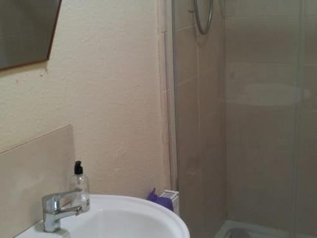 Room for rent in Lenton Abbey, Haddon