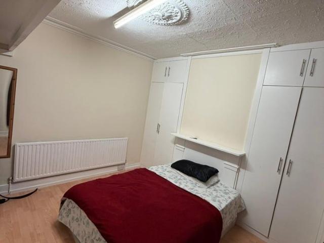 Room for rent in Plashet, Greater London