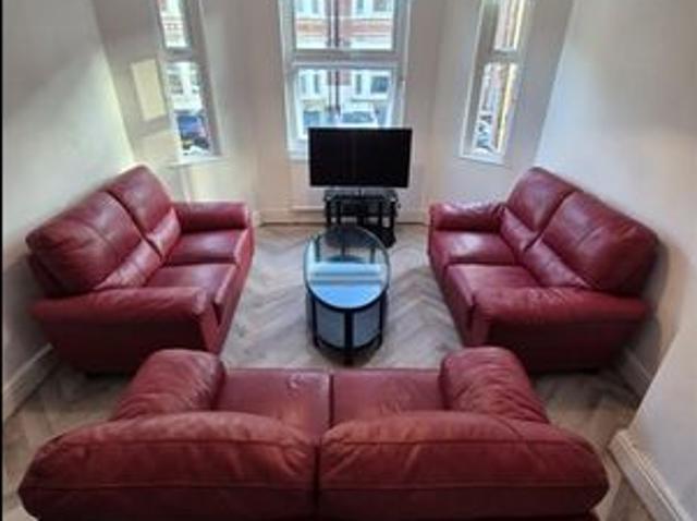 Room for rent in Lenton Abbey, Haddon