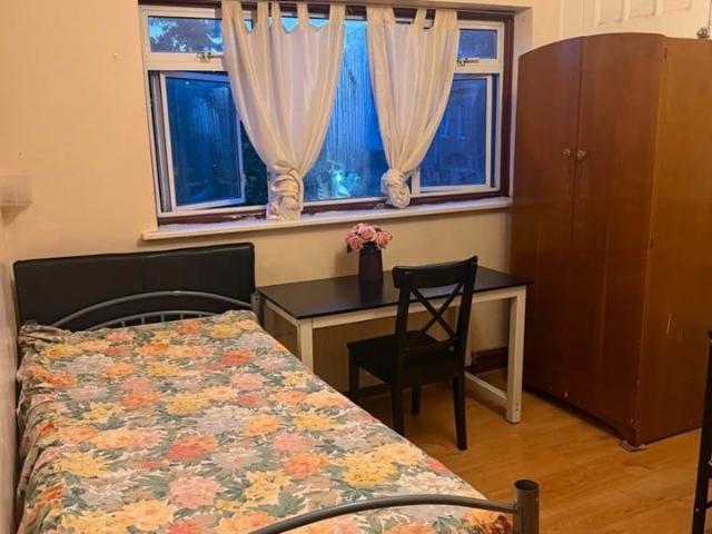 Room for rent in Gants Hill, Greater London