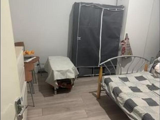 Room for rent in Gants Hill, Greater London