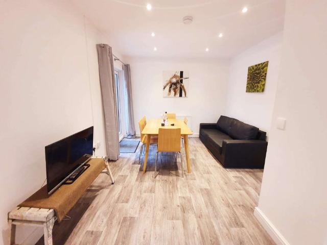 Room for rent in Nangreaves, Wales