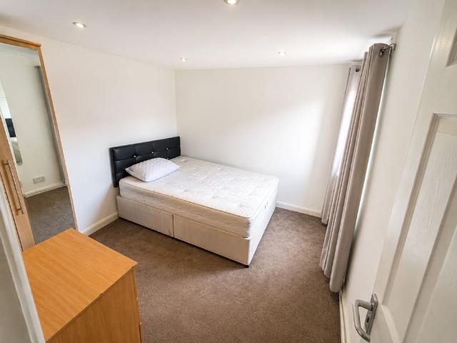 Room for rent in Newtown, Reading