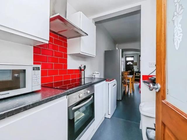 Room for rent in Lenton Abbey, Haddon