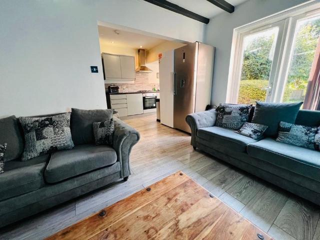 Room for rent in Lenton Abbey, Haddon