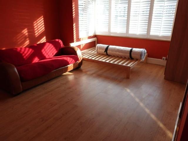 Room for rent in Gants Hill, Greater London