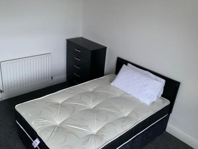 Room for rent in City Centre, Feckenham
