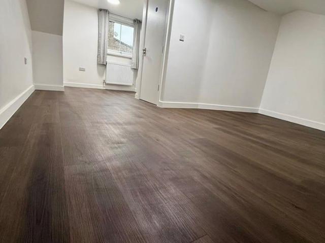Room for rent in Kennington Cross, Greater London