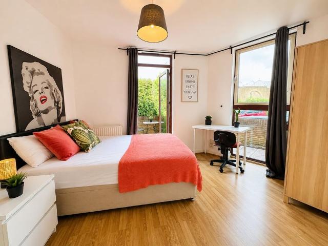 Room for rent in Westminster, Victoria