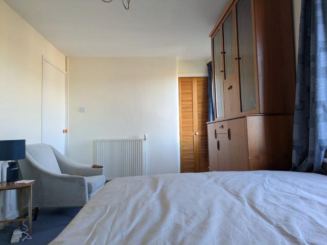 Room for rent in Davidson's Mains, City of Edinburgh