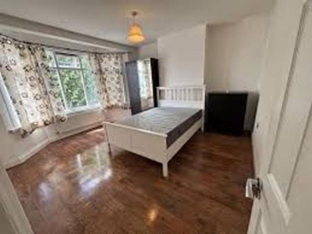 Room for rent in Lane, Greater London