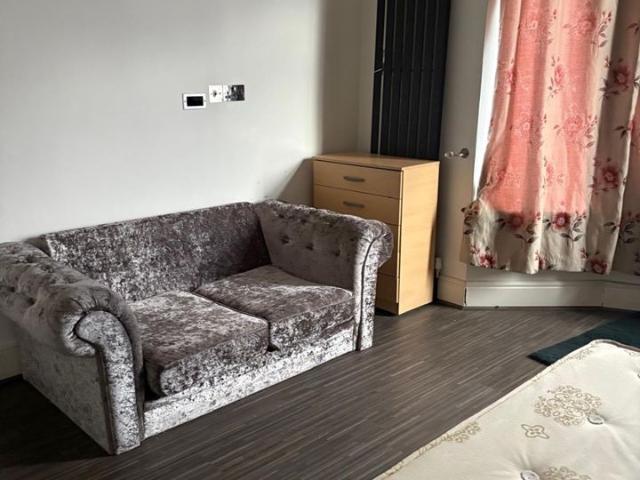 Room for rent in Gants Hill, Greater London