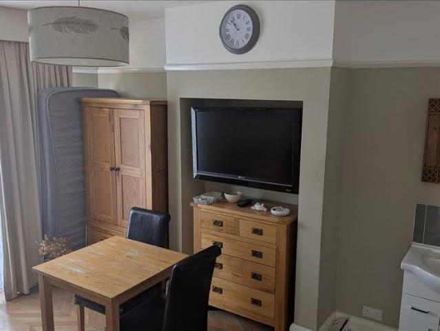 Room for rent in Lane, Greater London