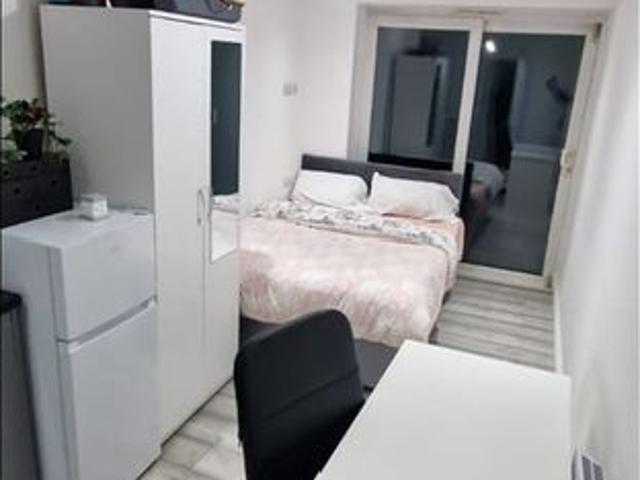 Room for rent in Lane, Greater London