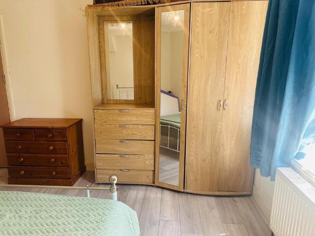 Room for rent in Gants Hill, Greater London