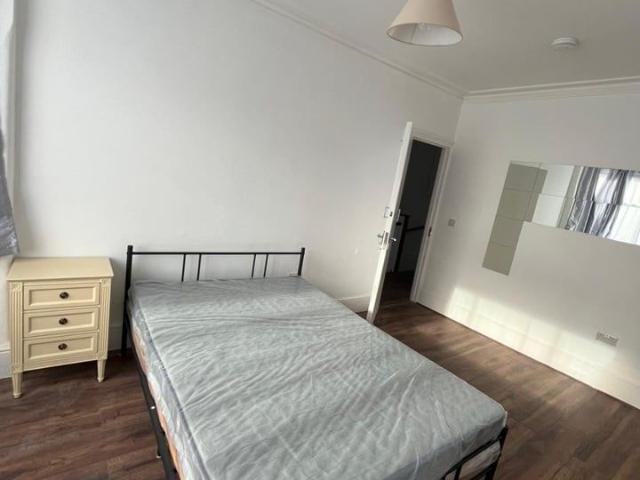 Room for rent in London Borough of Croydon, Cat Hill
