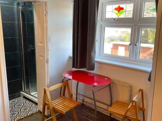 Room for rent in Gants Hill, Greater London