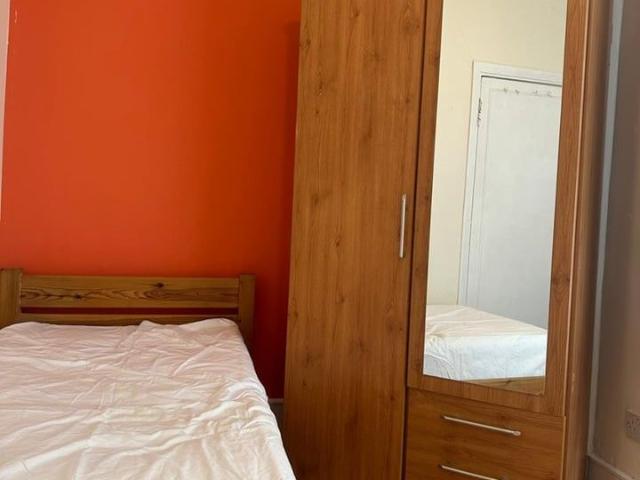 Room for rent in Gants Hill, Greater London