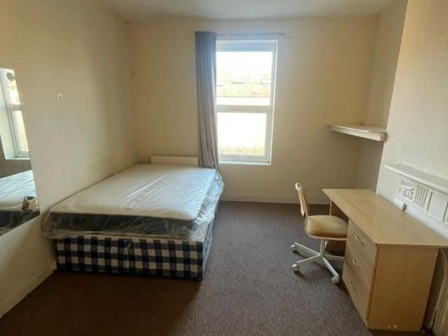 Room for rent in Camp Field, Leeds
