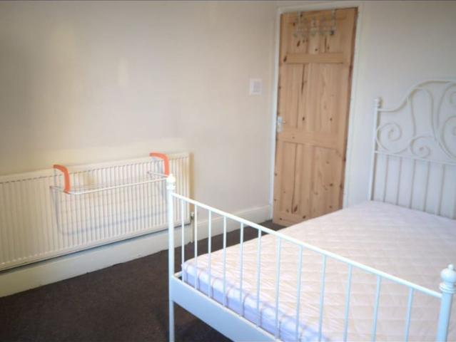 Room for rent in Lenton Abbey, Haddon