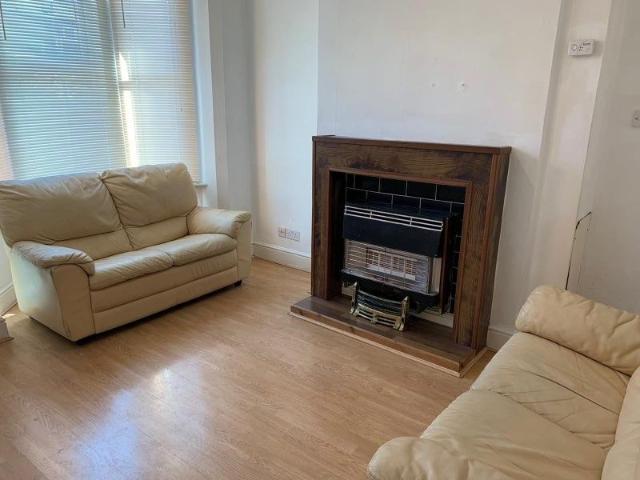 Room for rent in Lenton Abbey, Haddon