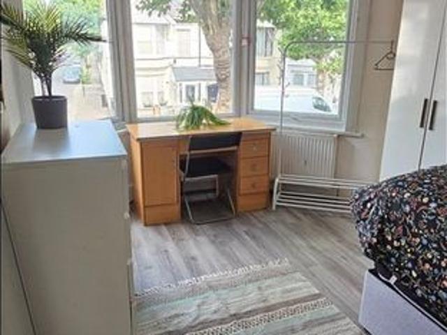 Room for rent in Plashet, Greater London