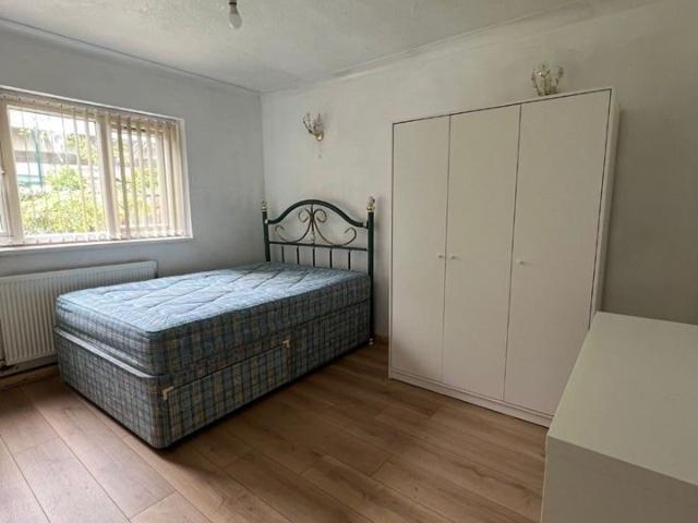 Room for rent in Lenton Abbey, Haddon