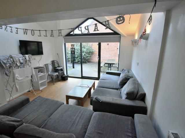 House for rent in Newtown, Reading