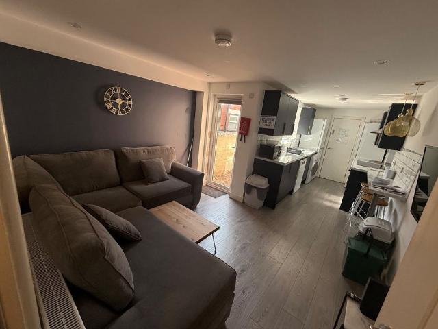 Room for rent in Cheylesmore, West Midlands
