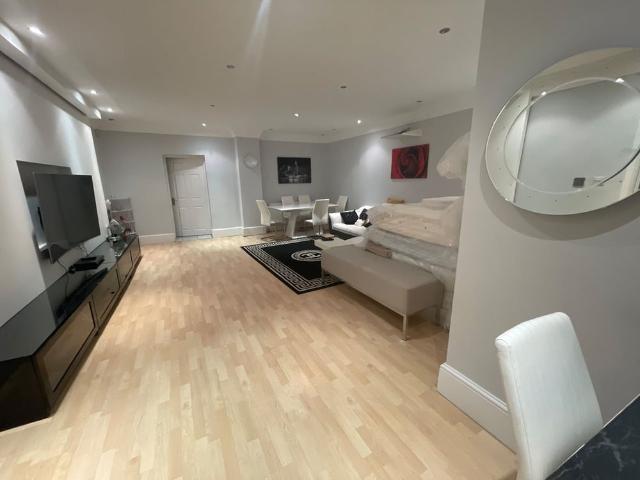 Room for rent in Gants Hill, Greater London
