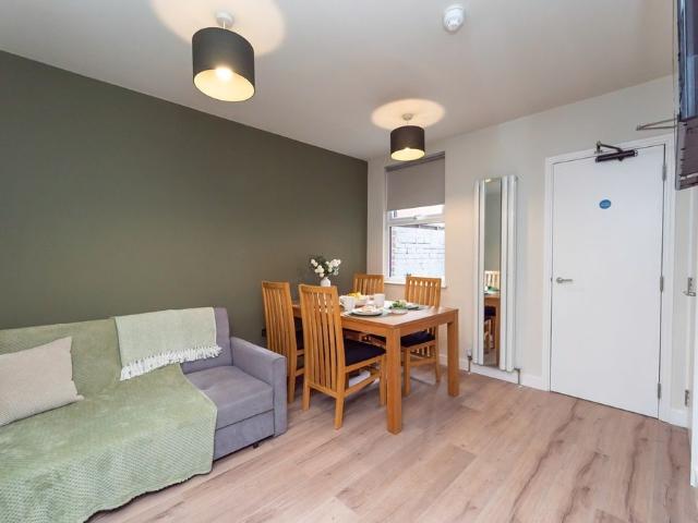 Room for rent in Newtown, Reading
