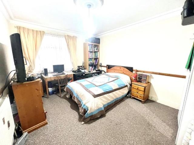 Room for rent in Gants Hill, Greater London